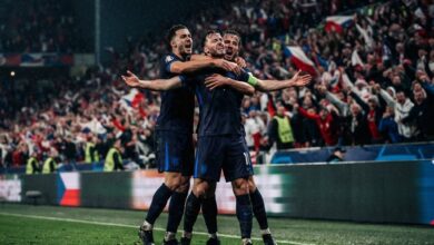 لاعبو منتخب إنجلترا يحتفلون بالفوز على منتخب التشيك في مباراة بدوري الأمم الأوروبية