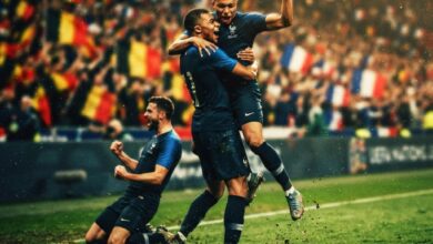 لاعبو منتخب فرنسا يحتفلون بهدف قاتل أمام منتخب بلجيكا في مباراة بدوري الأمم الأوروبية
