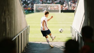 لاعب شاب يسجل هدفاً لمنتخب الولايات المتحدة في مباراة ودية أمام المكسيك